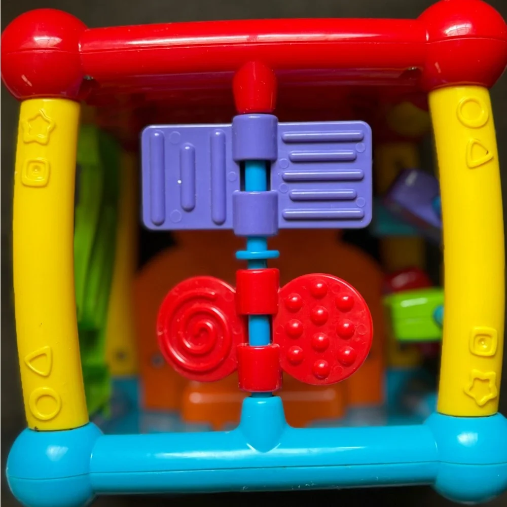 V-Tech Interactive Busy Learn Activity Cube for Babies